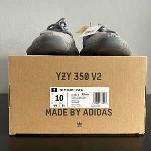 Yeezy Boost 350 V2 Sneakers